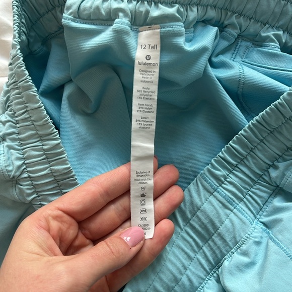 Lululemon Hotty Hot Short Long - Picture 3 of 3